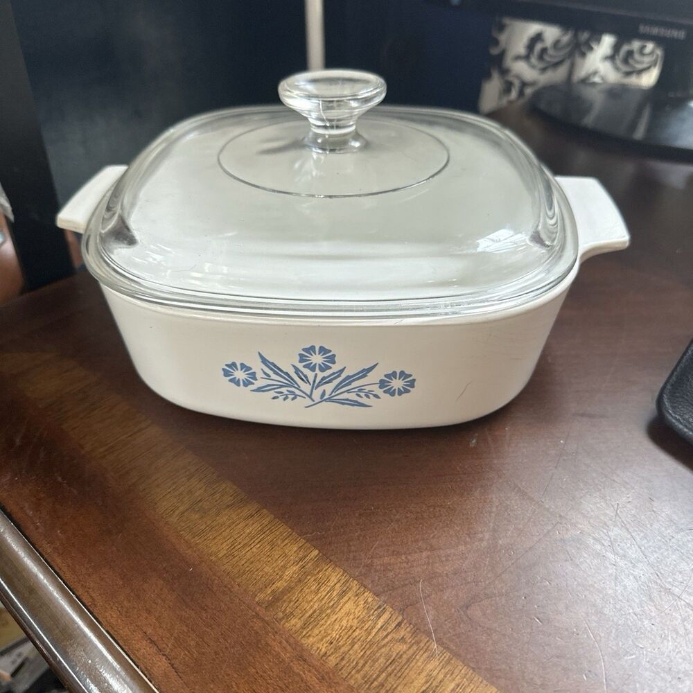 VTG Pyrex 2qt Cornflower A-2-B Casserole with Lid A9C